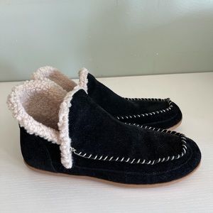 Blondo black moccasin slippers